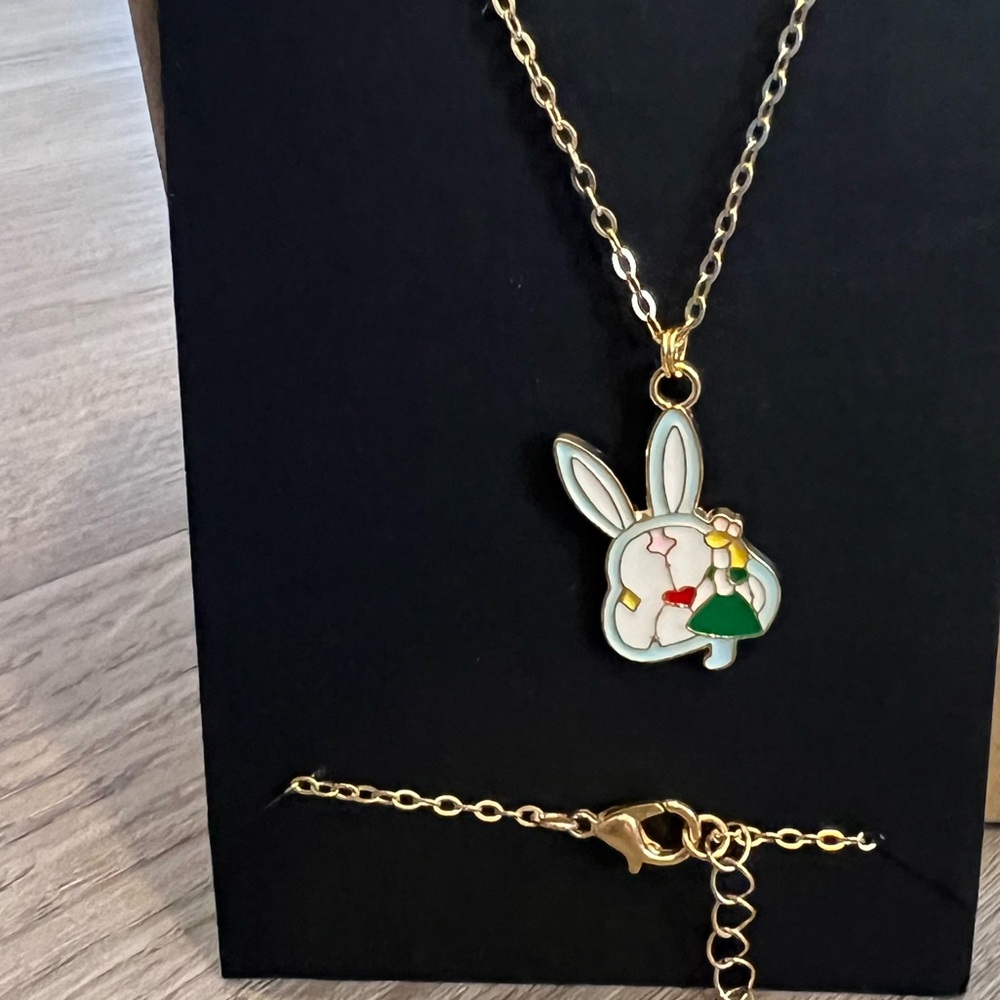 👑ALICE WONDERS Gold Rabbit + Alice Pendant Necklace 🐰